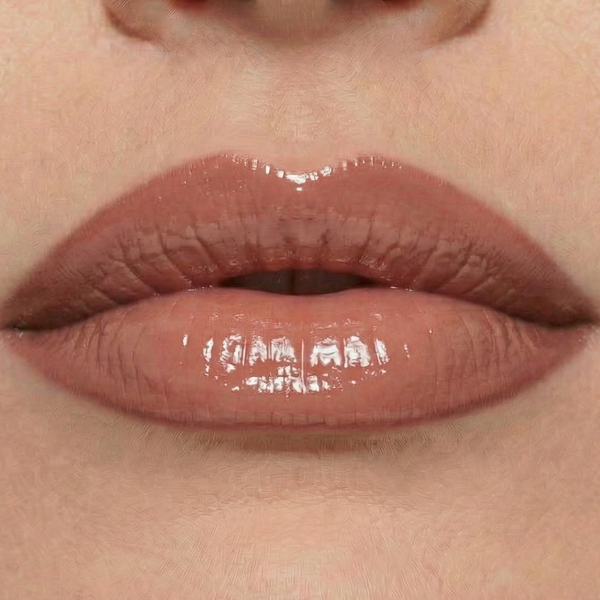 Paired with The Ultra-Hydrating Liquid Lipstick (Shade Nude)