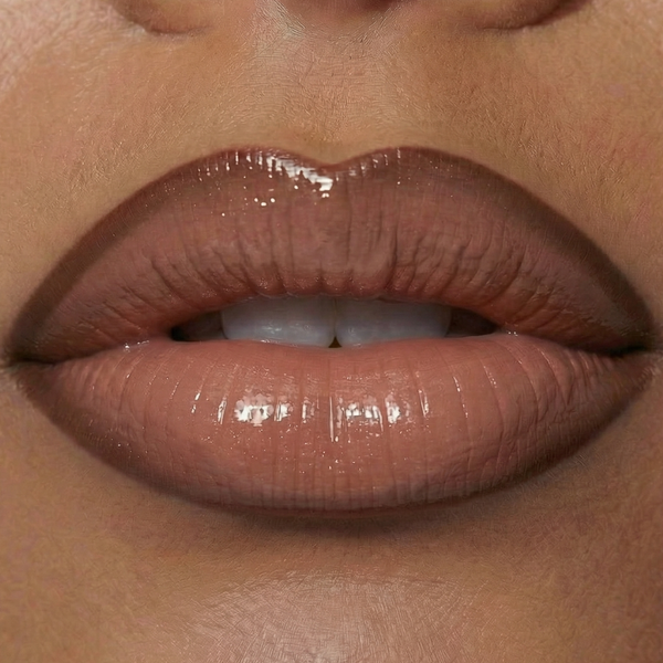 Paired with The Ultra-Hydrating Liquid Lipstick (Shade Nude)